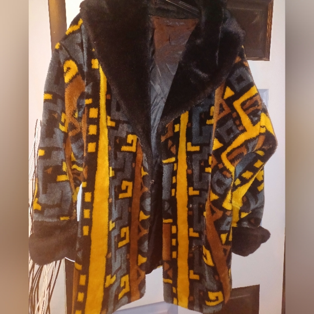 VINTAGE RARE Geo Pattern Faux Fur - Picture 2 of 7